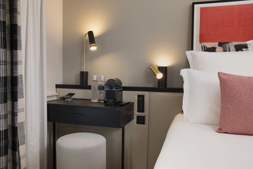 undefined Maison ELLE Paris 8