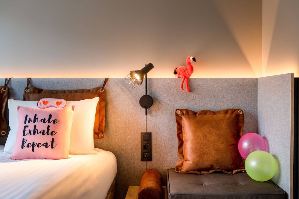 Moxy Bordeaux Hotel Room, 2 Twin Beds 3