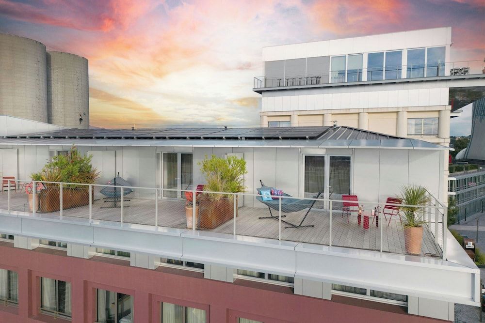 undefined Moxy Bordeaux Hotel 5