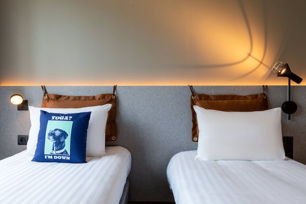 Moxy Bordeaux Hotel Room, 2 Twin Beds 2