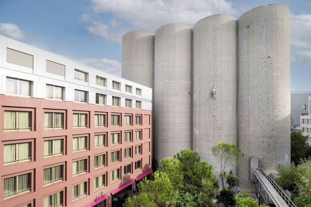 undefined Moxy Bordeaux Hotel 6