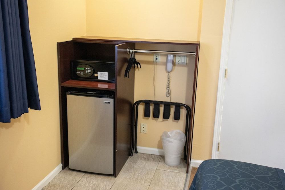 The Hotel Hollywood Standard Room, 1 Queen Bed, ADA 12