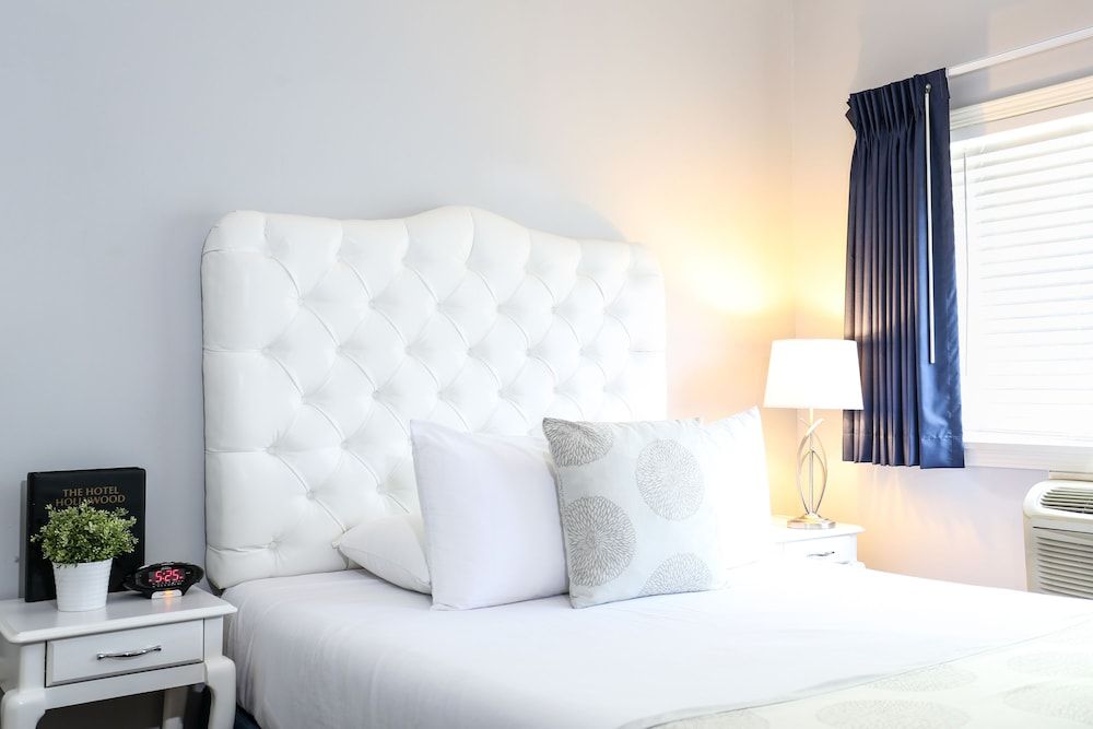 undefined The Hotel Hollywood 3