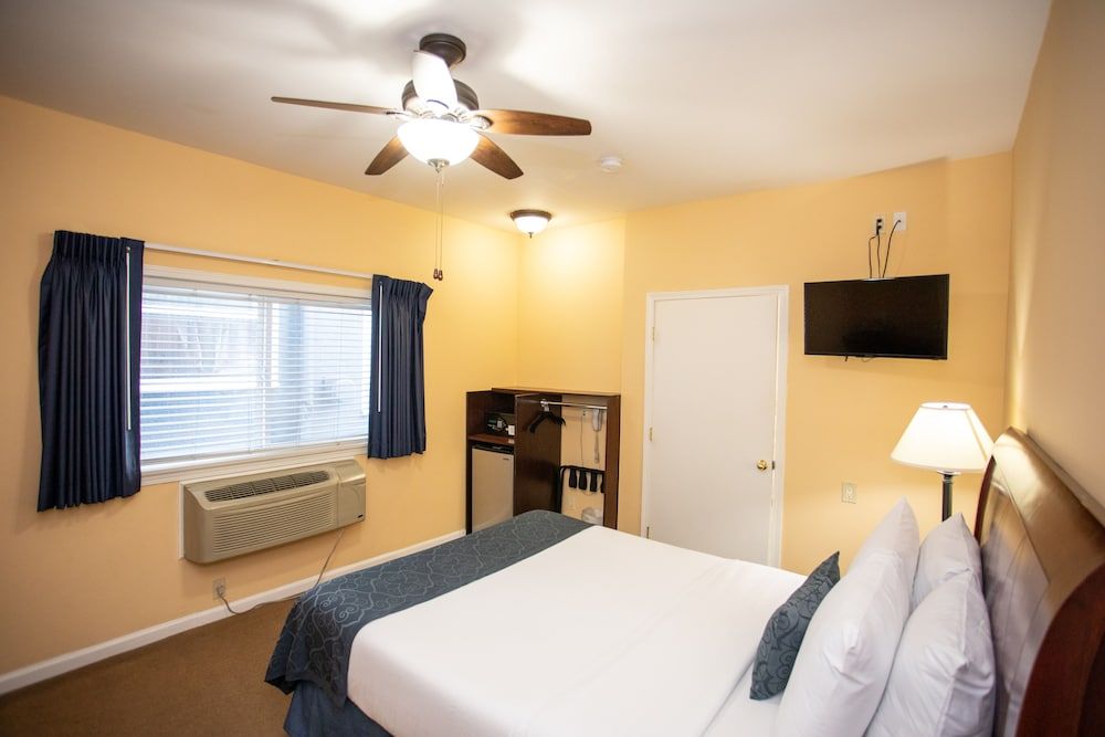 undefined The Hotel Hollywood 8