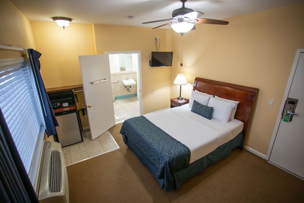 undefined The Hotel Hollywood 9