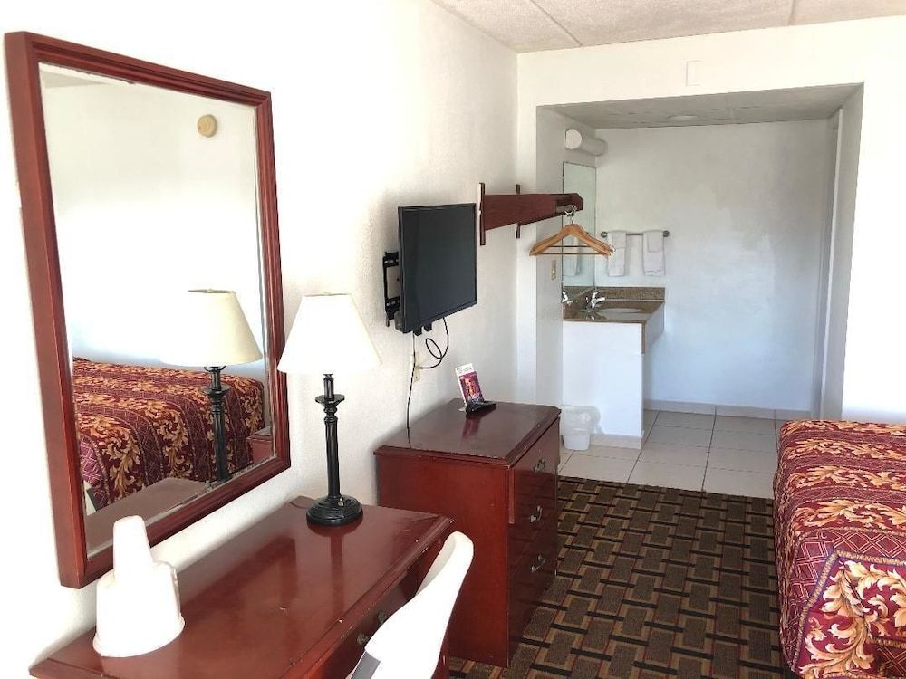 Budget Inn Cocoa Standard Room, 2 Double Beds 17