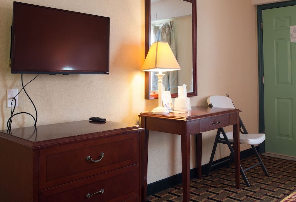 Budget Inn Cocoa Standard Room, 1 King Bed 14