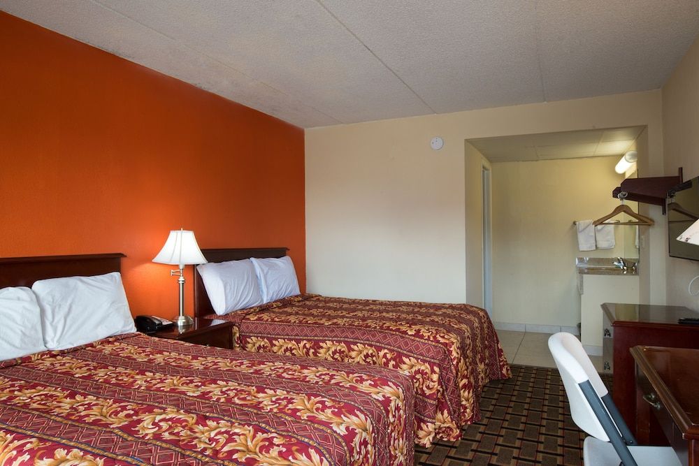 Budget Inn Cocoa Standard Room, 2 Double Beds 4