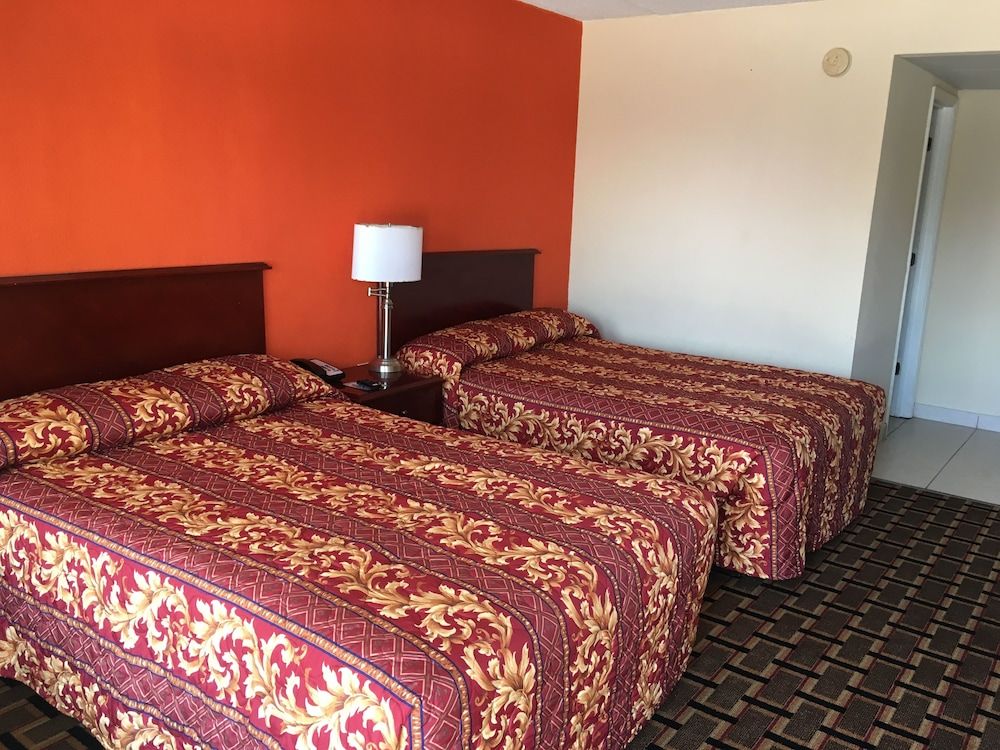 Budget Inn Cocoa Standard Room, 2 Double Beds 5