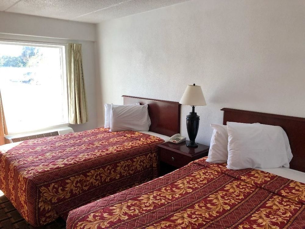 Budget Inn Cocoa Standard Room, 2 Double Beds 6
