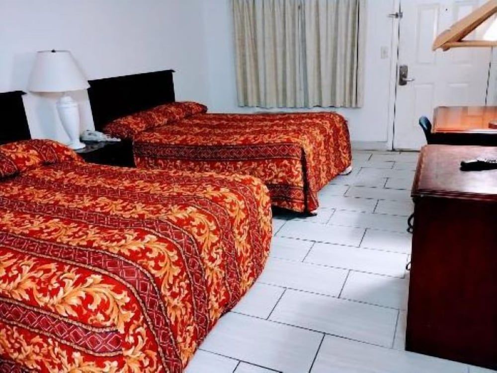 Budget Inn Cocoa Standard Room, 2 Double Beds 8