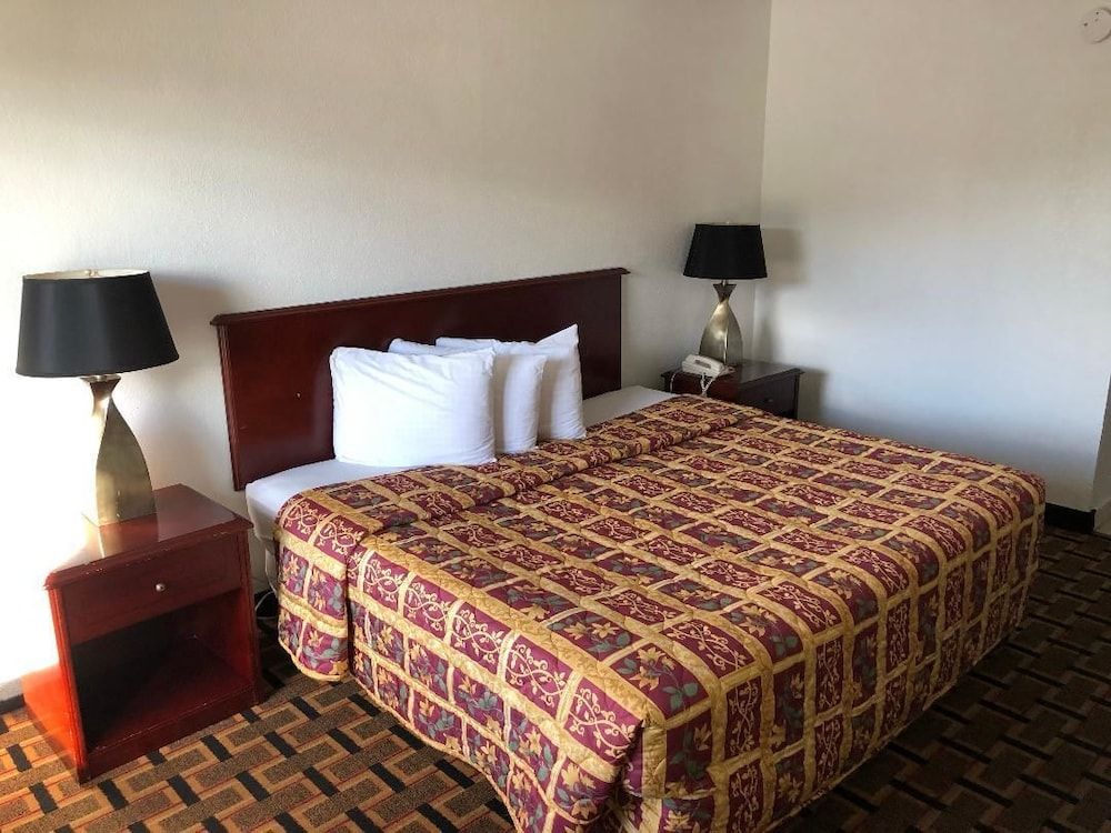 Budget Inn Cocoa Standard Room, 1 King Bed 6
