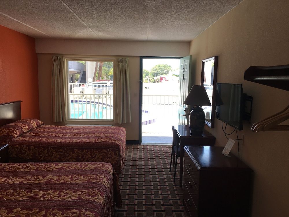Budget Inn Cocoa Standard Room, 2 Double Beds 18