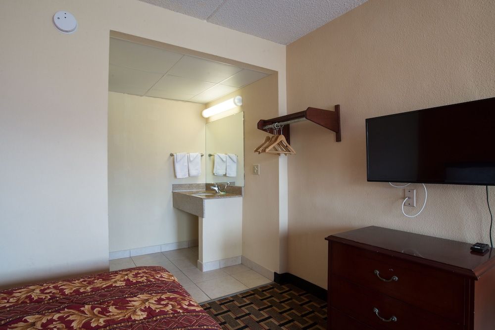Budget Inn Cocoa Standard Room, 2 Double Beds 14