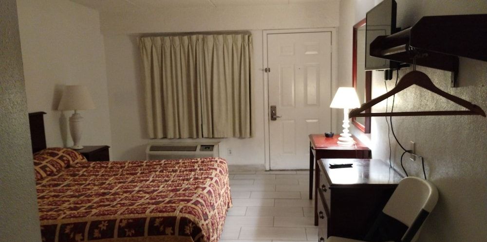 Budget Inn Cocoa Standard Room, 1 King Bed
