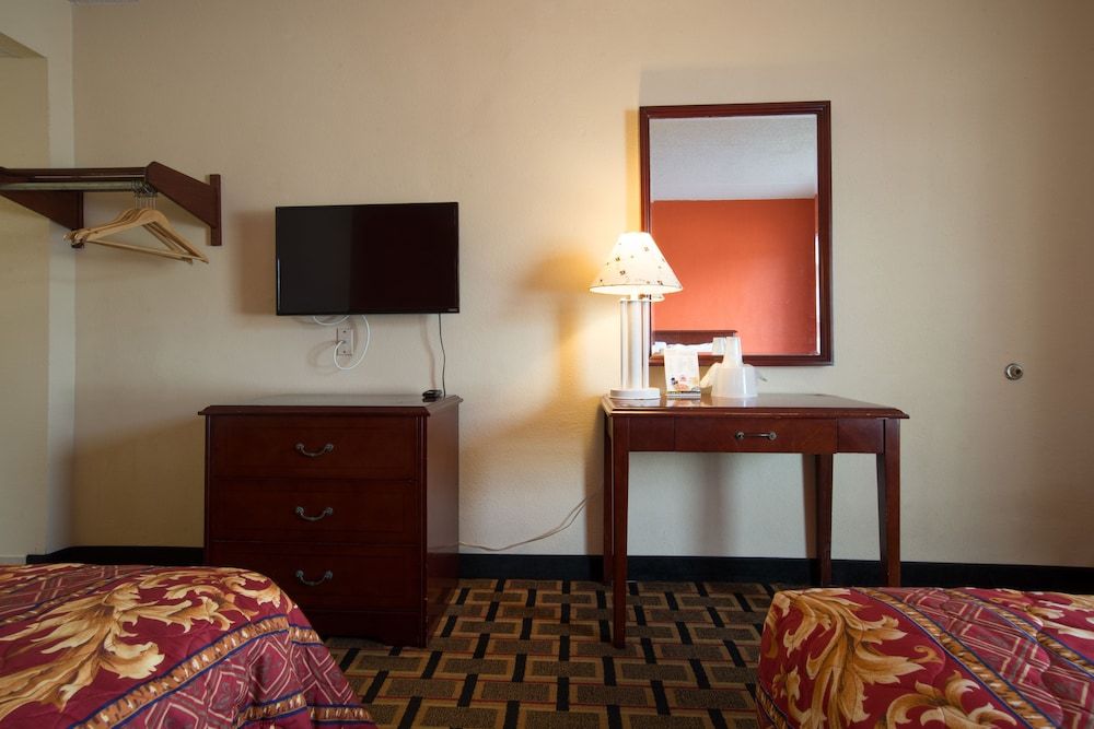 Budget Inn Cocoa Standard Room, 2 Double Beds 16
