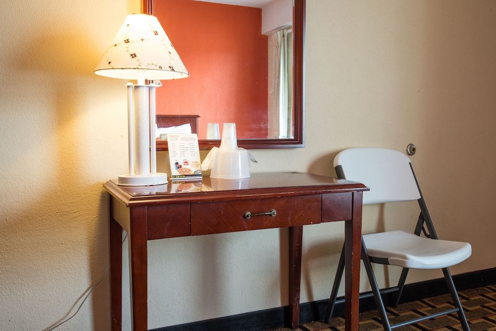 Budget Inn Cocoa Standard Room, 2 Double Beds 13