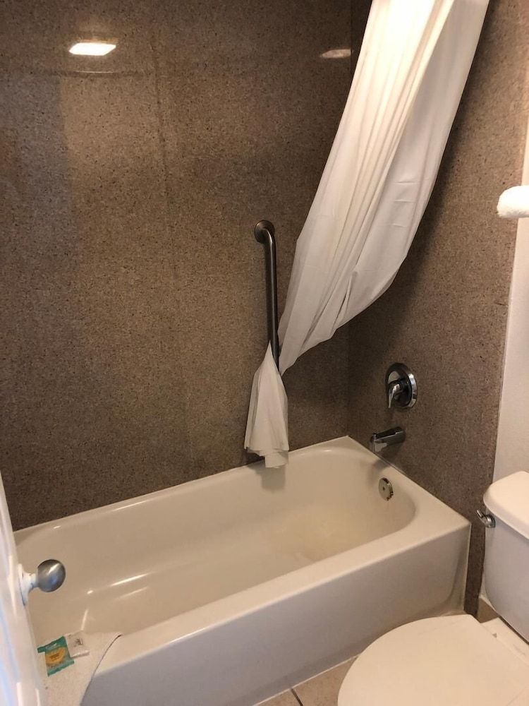Budget Inn Cocoa Standard Room, 1 King Bed 12