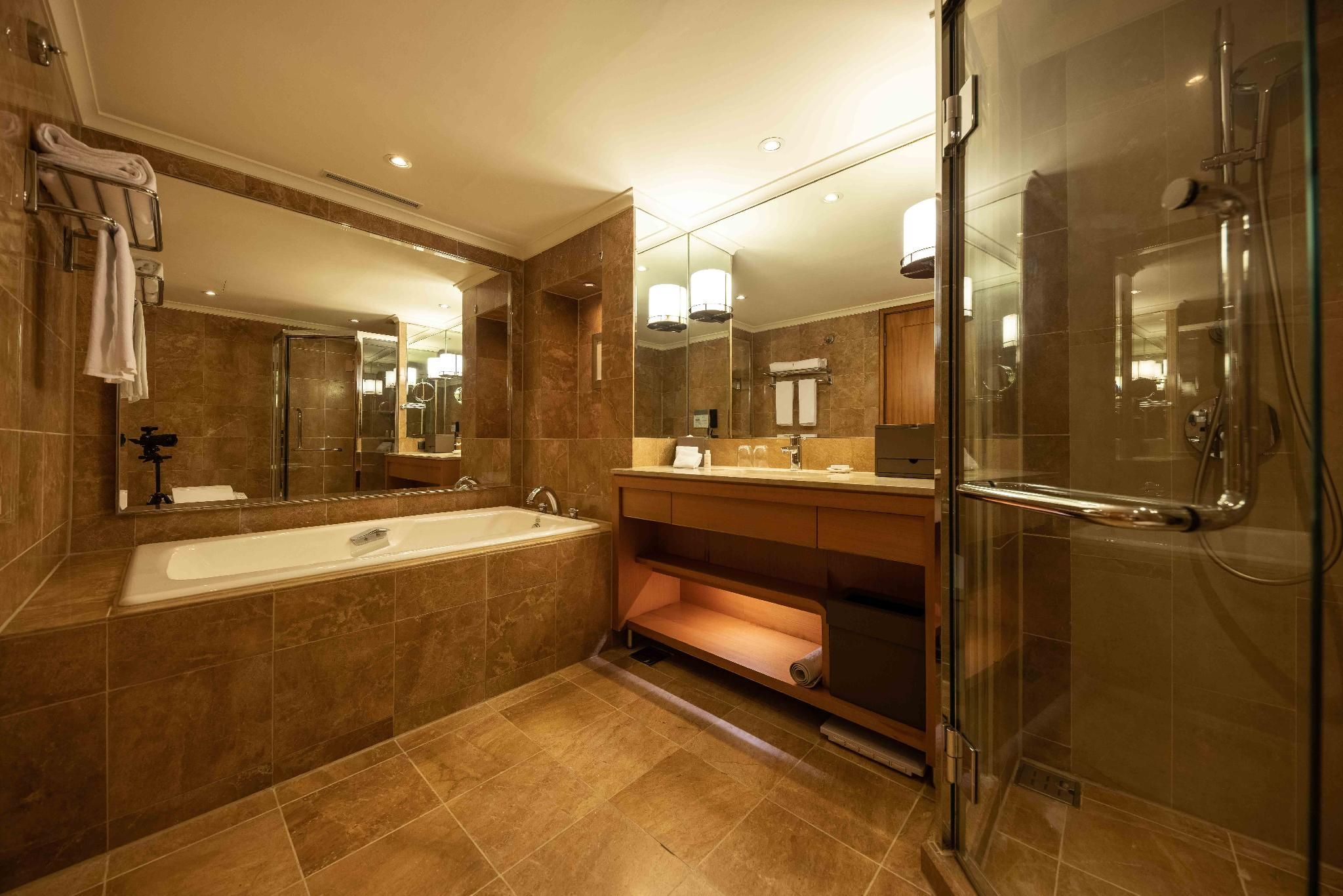 Premier Deluxe Twin Room - Non-Smoking