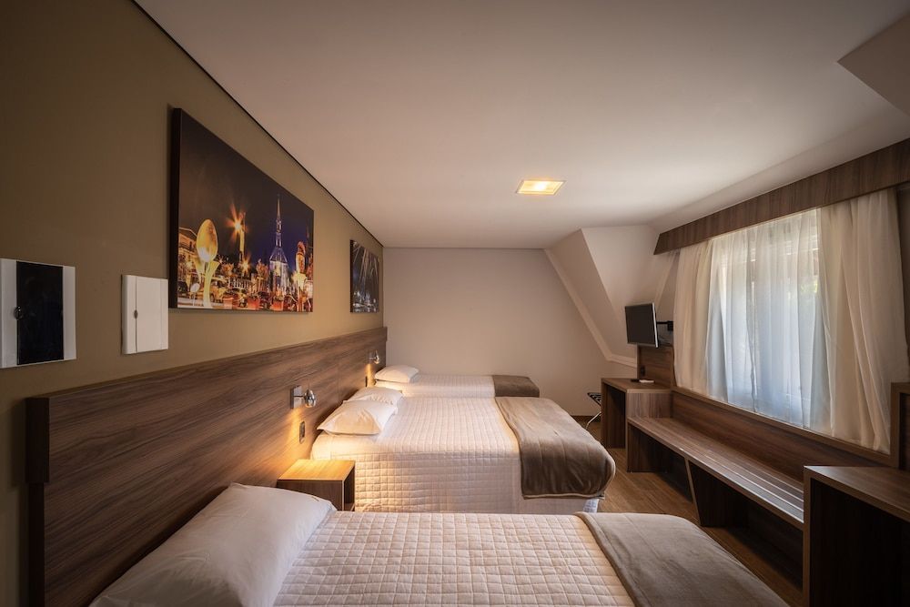 Deluxe Quadruple Room, Multiple Beds, Non Smoking