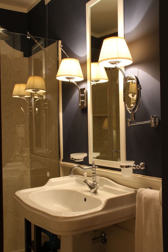 Hotel Bologna Deluxe Double Room 3