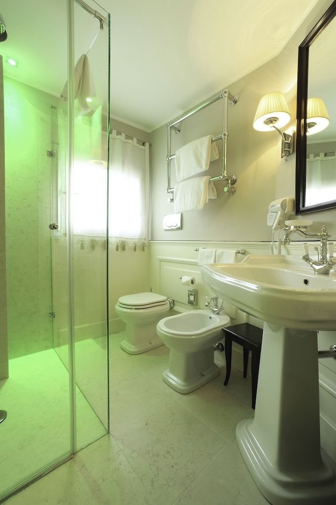 Hotel Bologna Triple Room 4