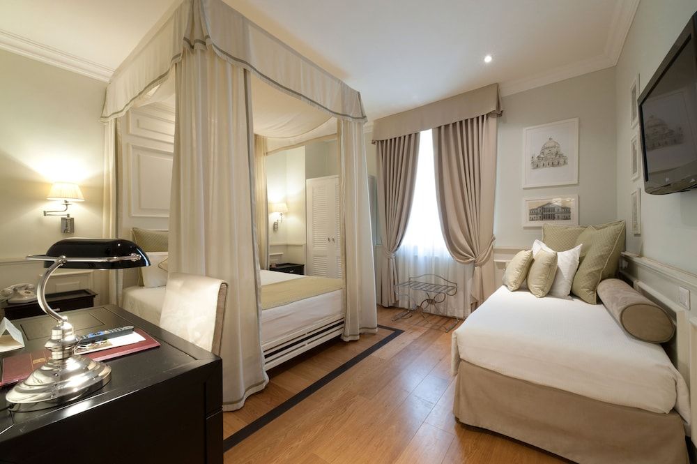 Hotel Bologna Triple Room 2