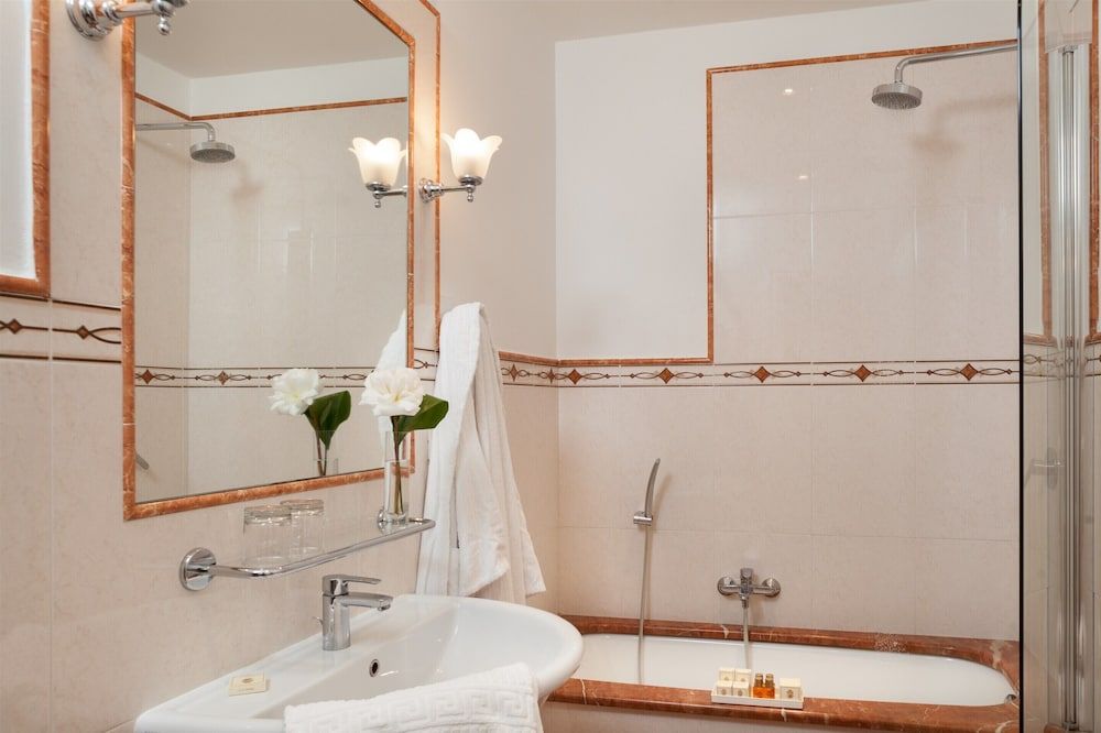 Hotel Executive Florence Classic Double Room 7