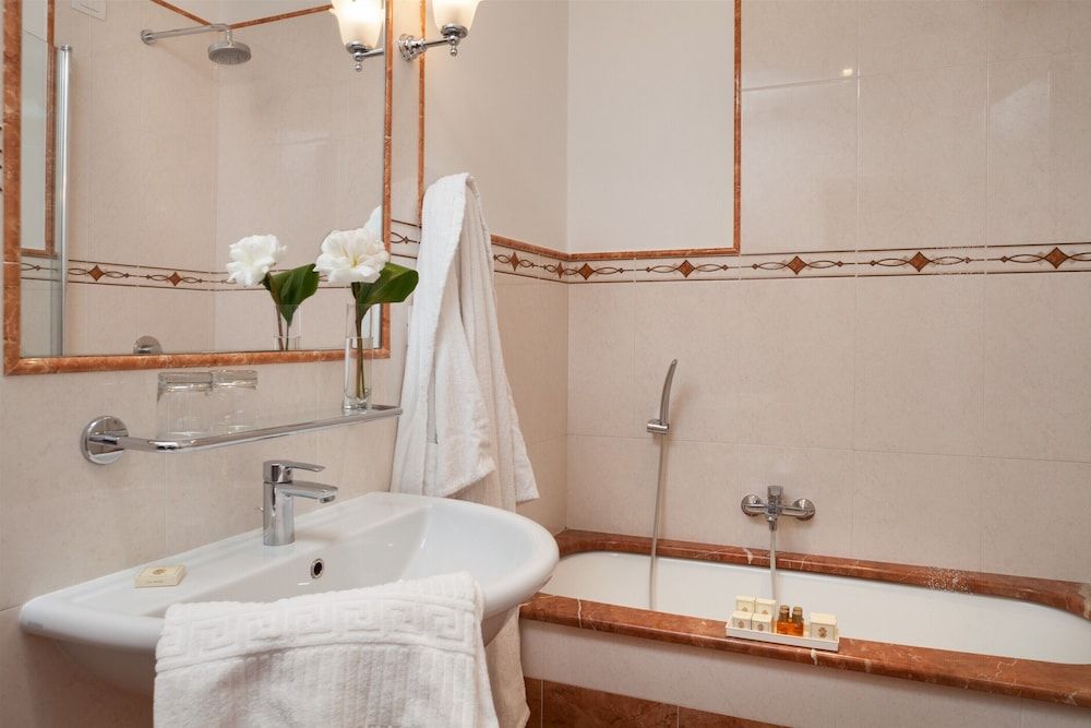 Hotel Executive Florence Classic Double Room 8