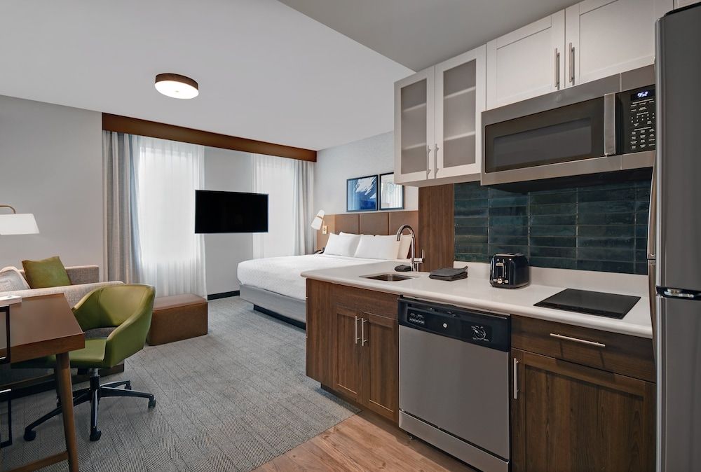Staybridge Suites Houston Galleria Area by IHG Studio Suite, Kitchen 7