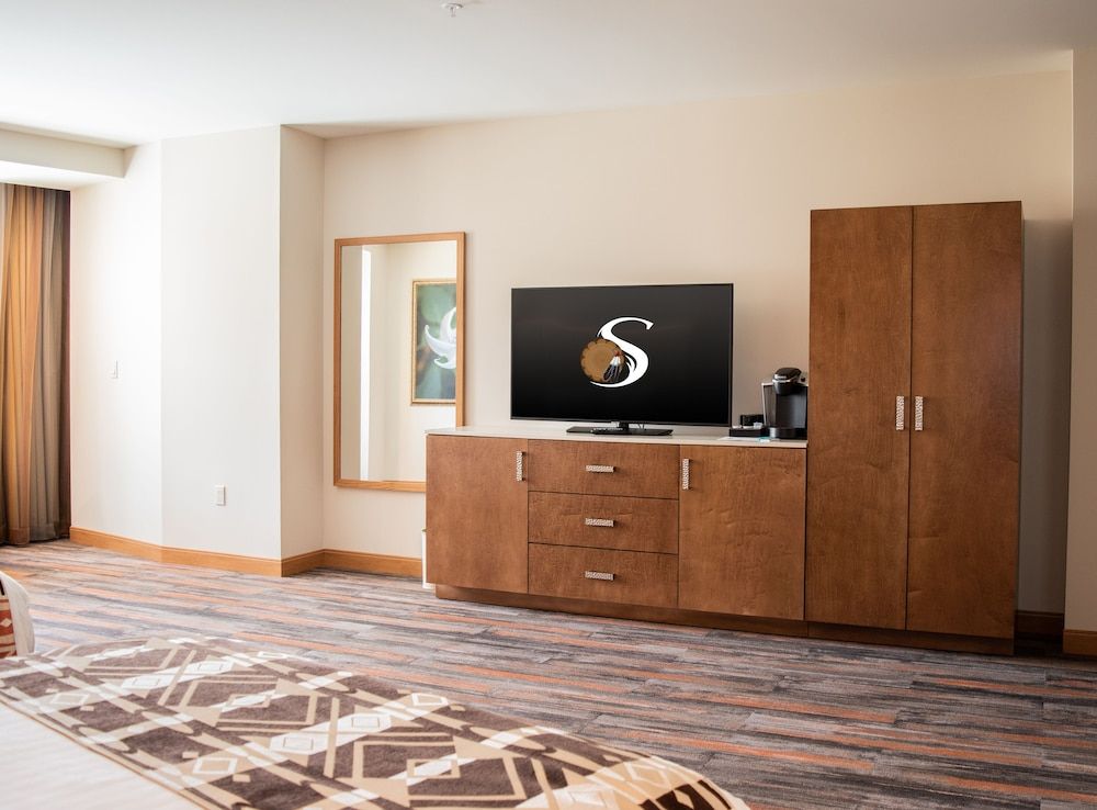 Soboba Casino Resort Deluxe Room, 1 King Bed 3