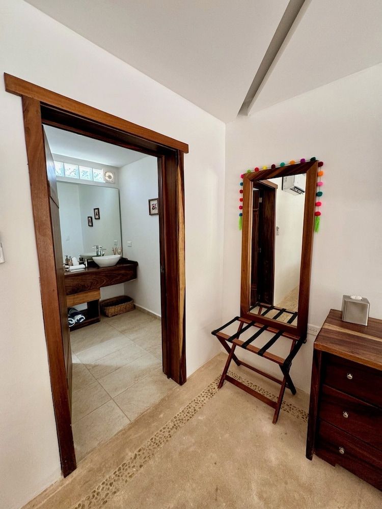 El Paraiso Hotel Tulum Deluxe Suite, 1 King Bed with Sofa bed 6