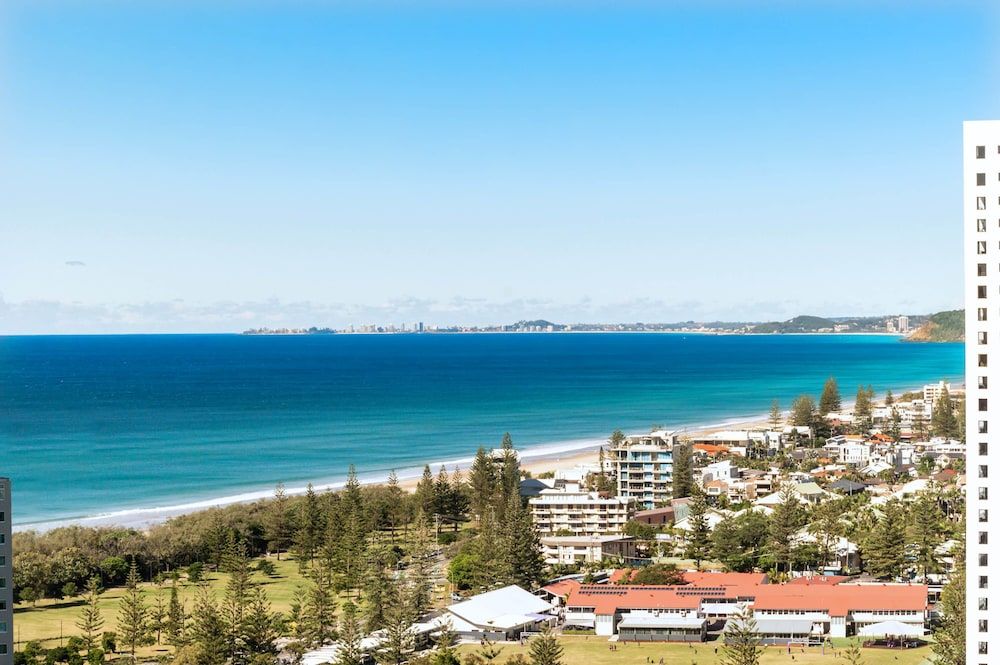 Peppers Broadbeach Suite, 2 Bedrooms (Sky View, Weekly Housekeeping) 3