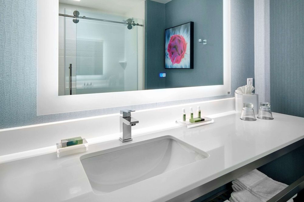 Cambria Hotel Ocean City - Bayfront Standard Room, 1 King Bed with Sofa bed, Non Smoking (Upper Floor) 5