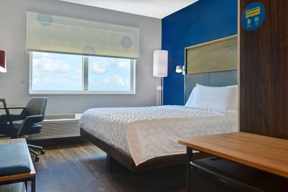 Room, 1 King Bed, Accessible (Hearing)