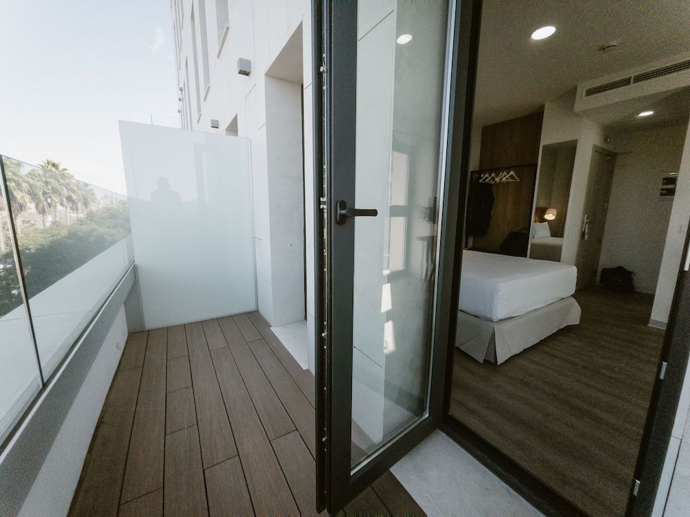 Petit Palace Vargas Deluxe Double Room 11