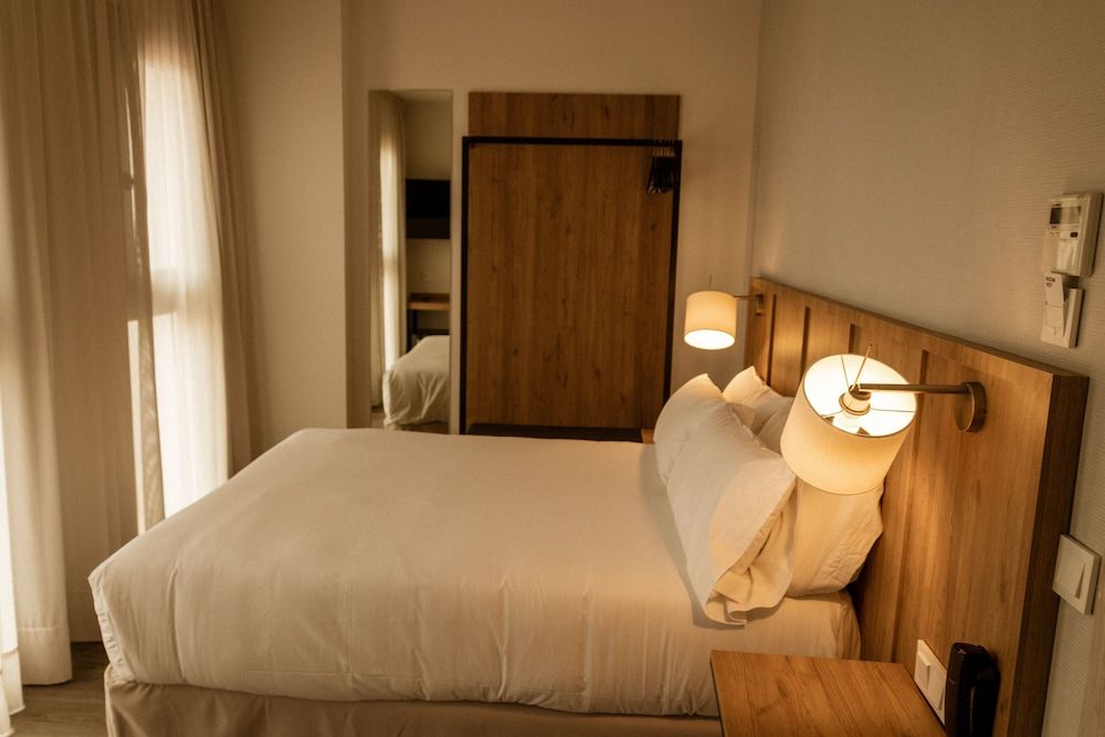 Petit Palace Vargas Deluxe Double Room 5