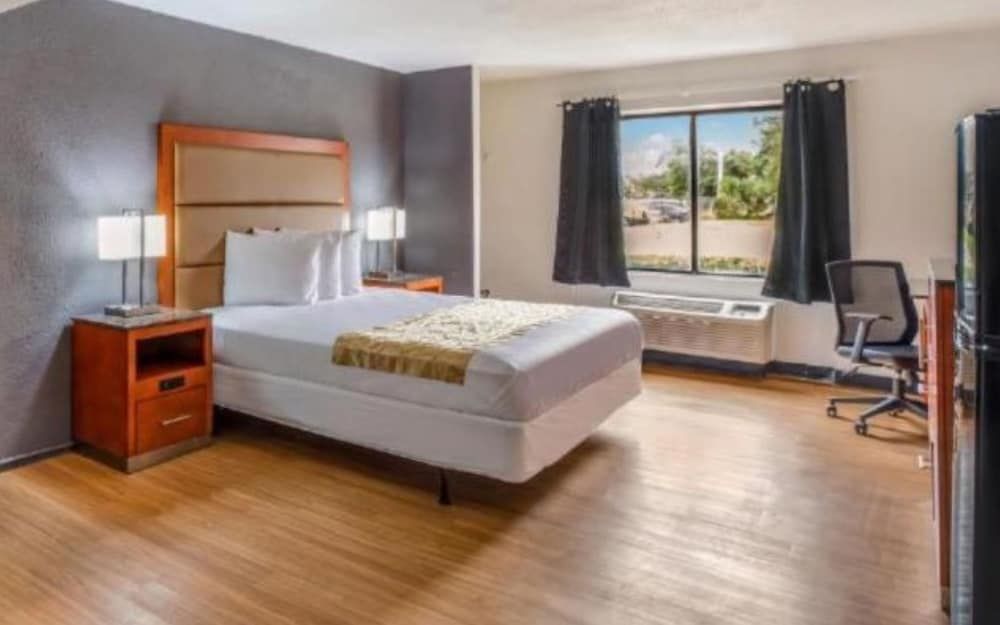 undefined OYO Hotel Orlando Airport 9