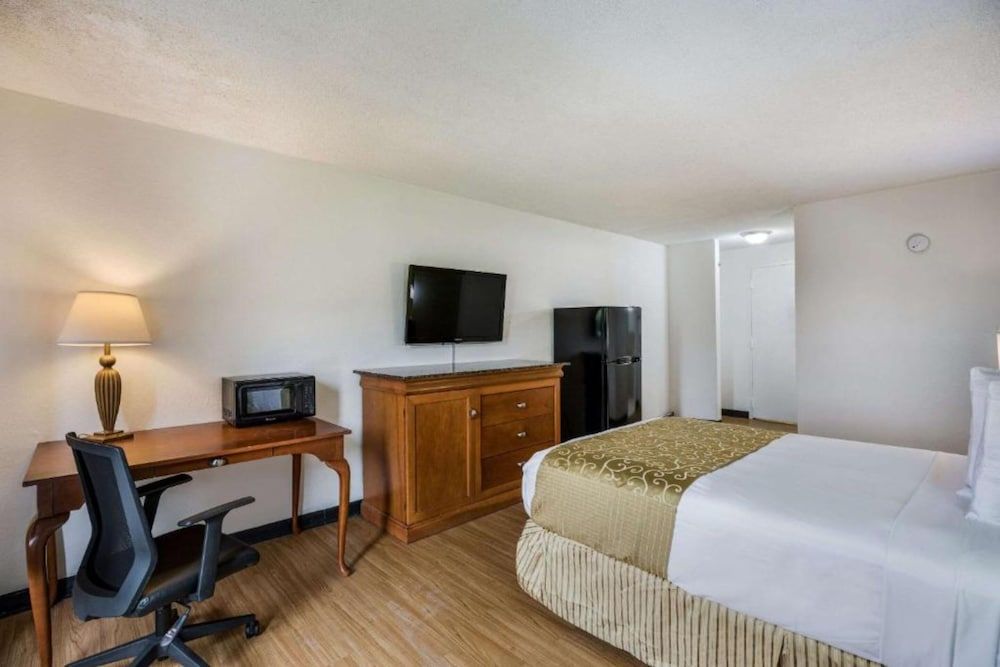 undefined OYO Hotel Orlando Airport 3