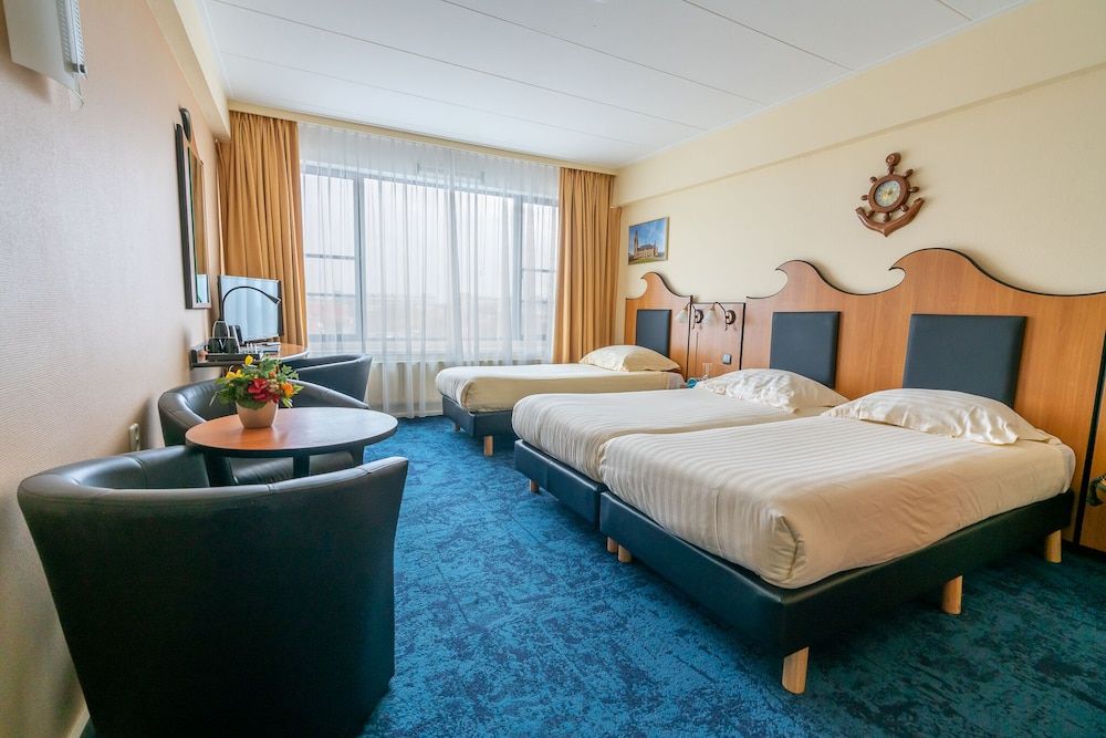 Triple Room, Bathtub