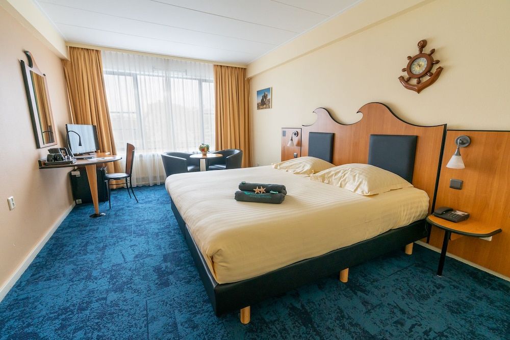 Superior Double or Twin Room, Bathtub