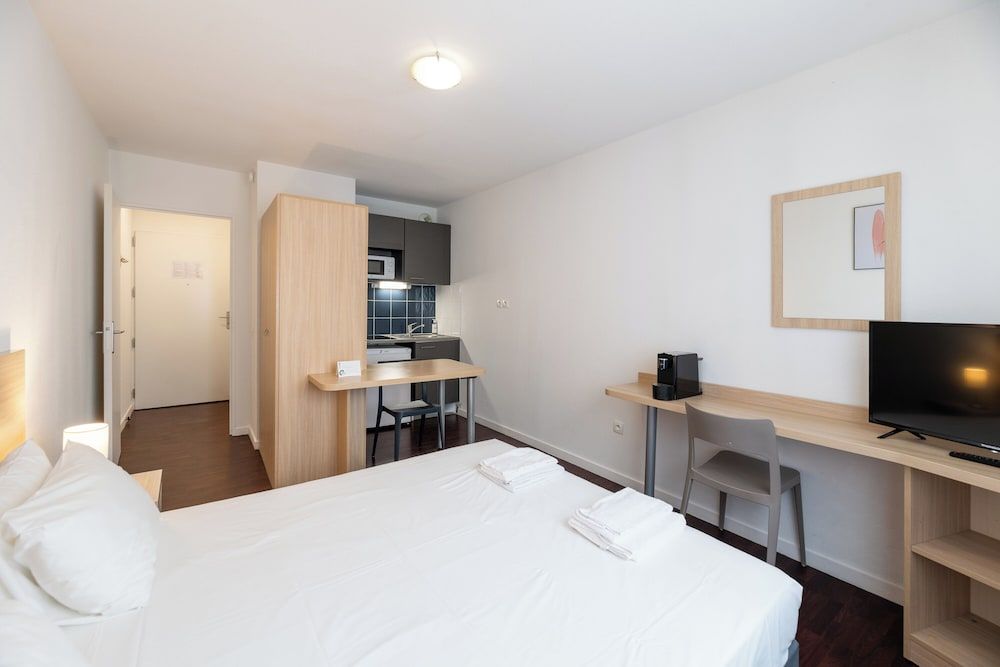 Superior Studio, 1 Double or 2 Twin Beds