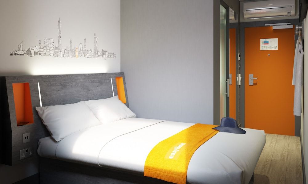 easyHotel Milton Keynes Basic Double Room, 1 Double Bed, No Windows 2