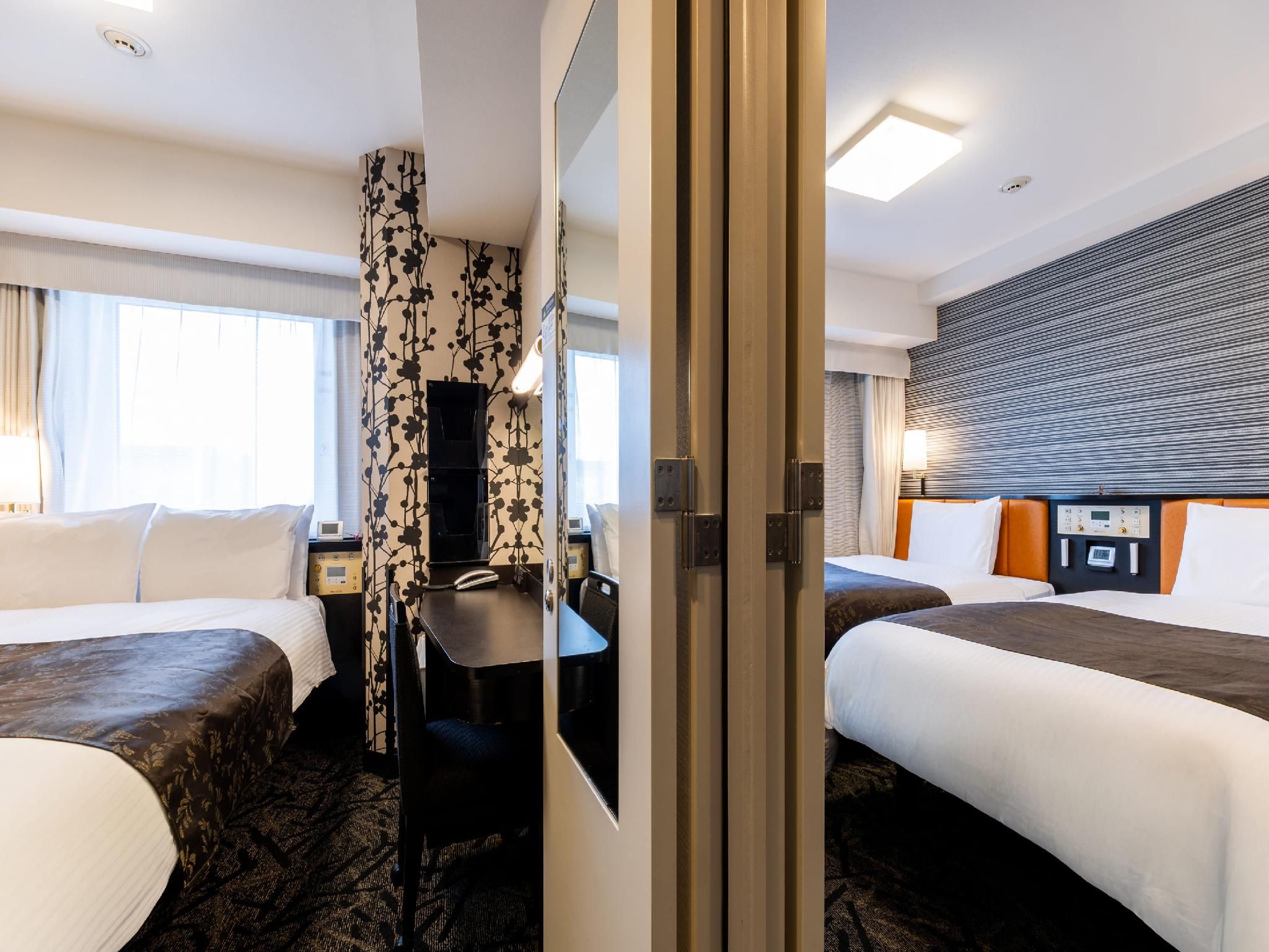 1 Bed x 2 Bed - Connecting Room 25sqm - 4 People, Non-Smoking
