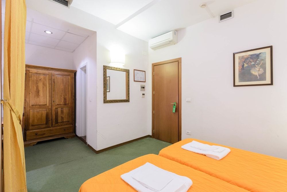 Hotel Rex Classic Twin Room 6