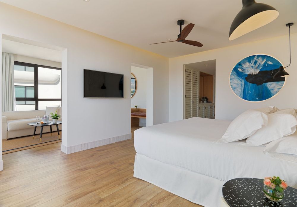 Junior Suite (2 adults and 2 children)