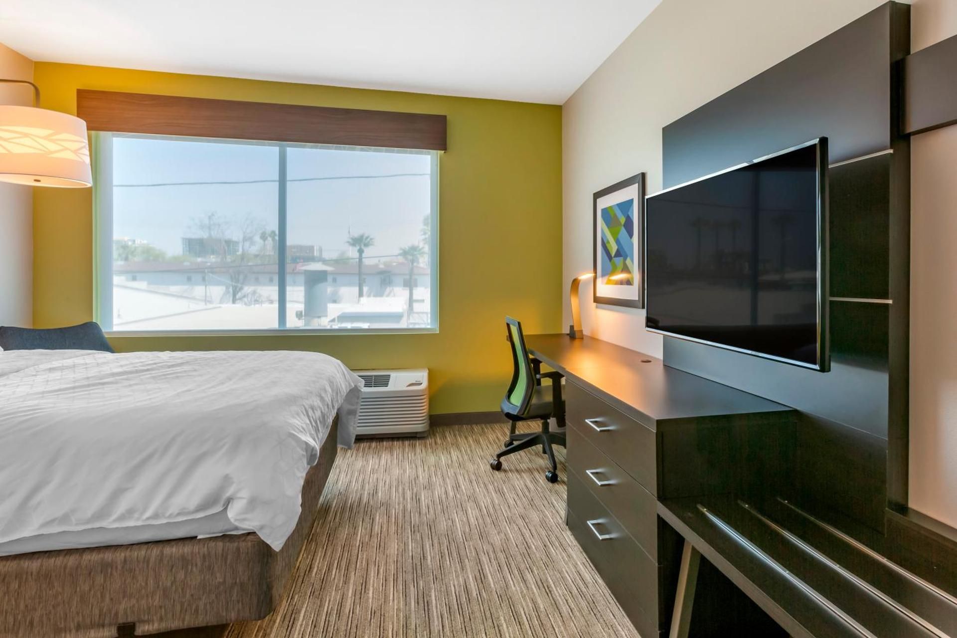undefined Holiday Inn Express & Suites Phoenix Dwtn - State Capitol by IHG 4