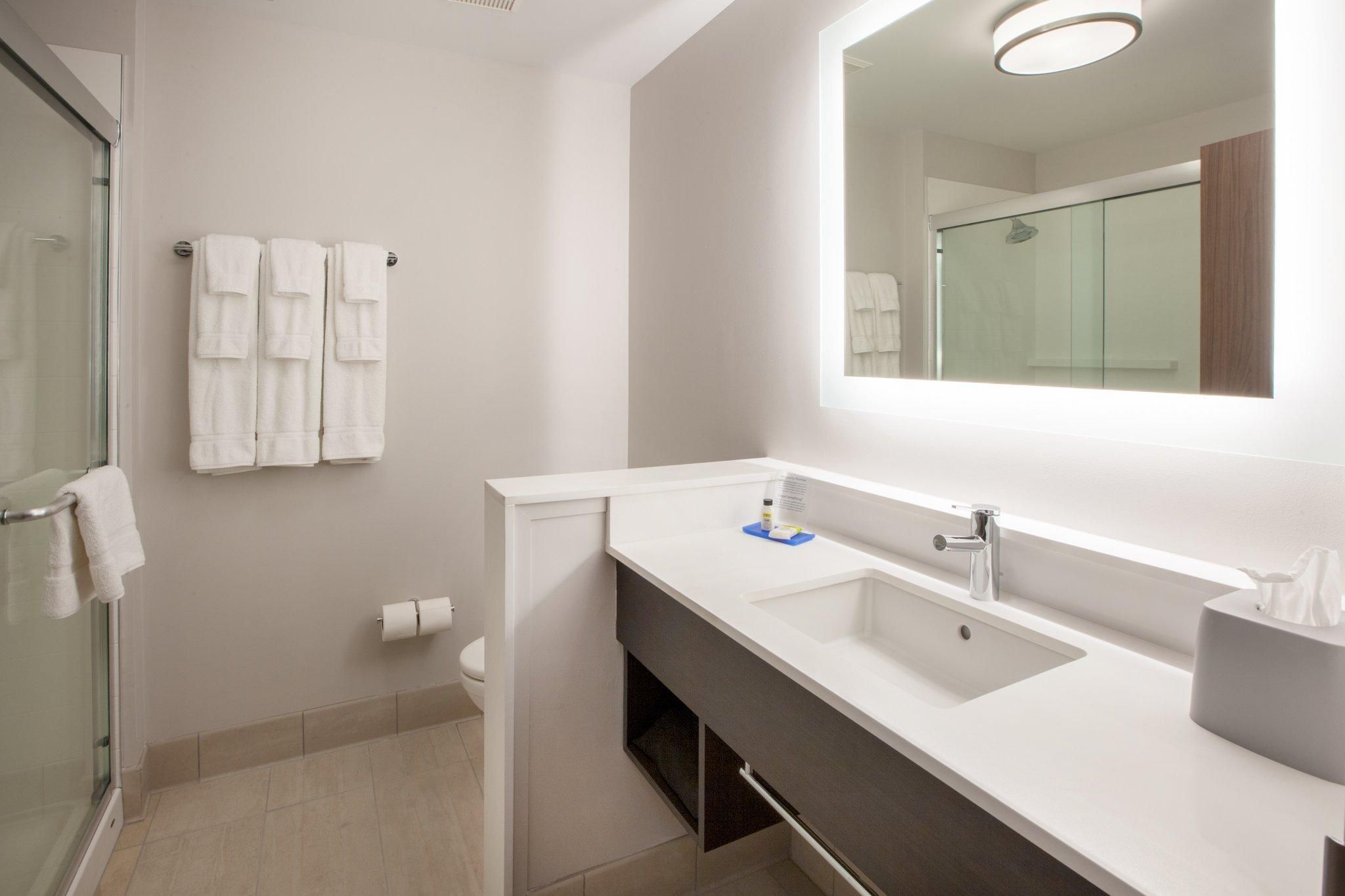 undefined Holiday Inn Express & Suites Phoenix Dwtn - State Capitol by IHG 7