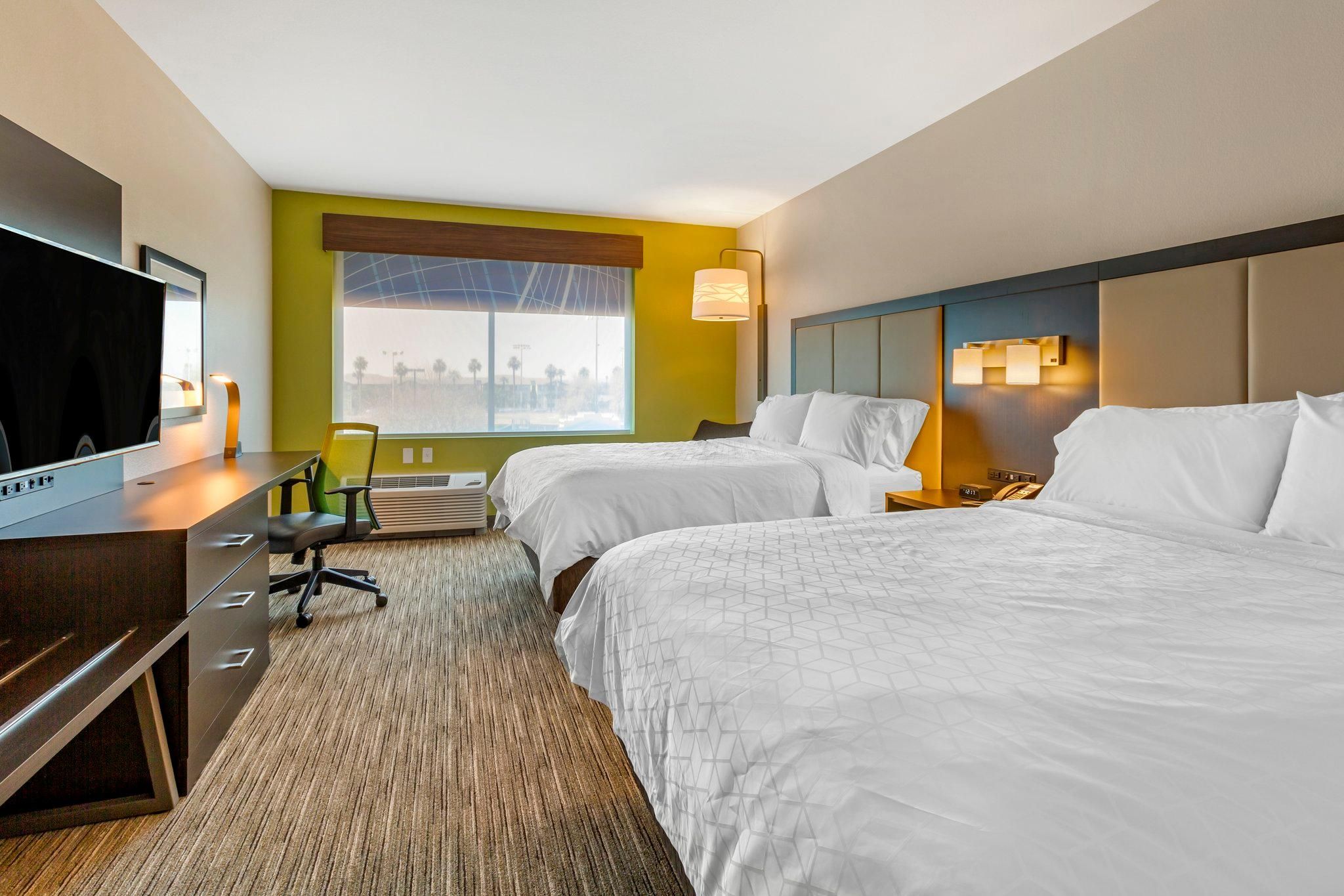 undefined Holiday Inn Express & Suites Phoenix Dwtn - State Capitol by IHG 3