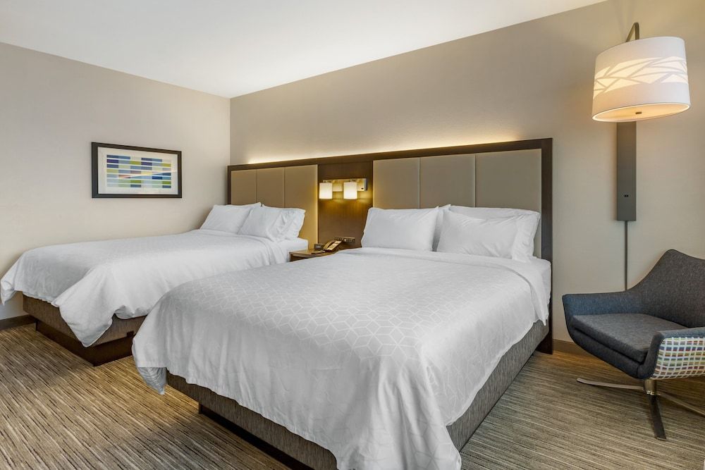 Holiday Inn Express & Suites Phoenix Dwtn - State Capitol by IHG Standard Room, 2 Queen Beds, Accessible (Communication) 3